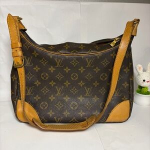 LOUIS VUITTON Boulogne 30 shoulder bag